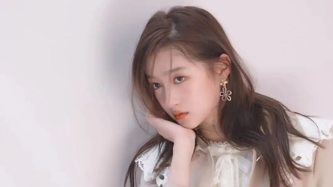 bayilu芭依璐品牌代言人关晓彤倾情演绎2022秋季形象大片