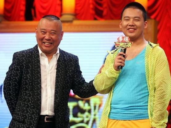 与最穷郭德纲离婚,丢弃郭麒麟远走国外,胡中惠如今怎样了
