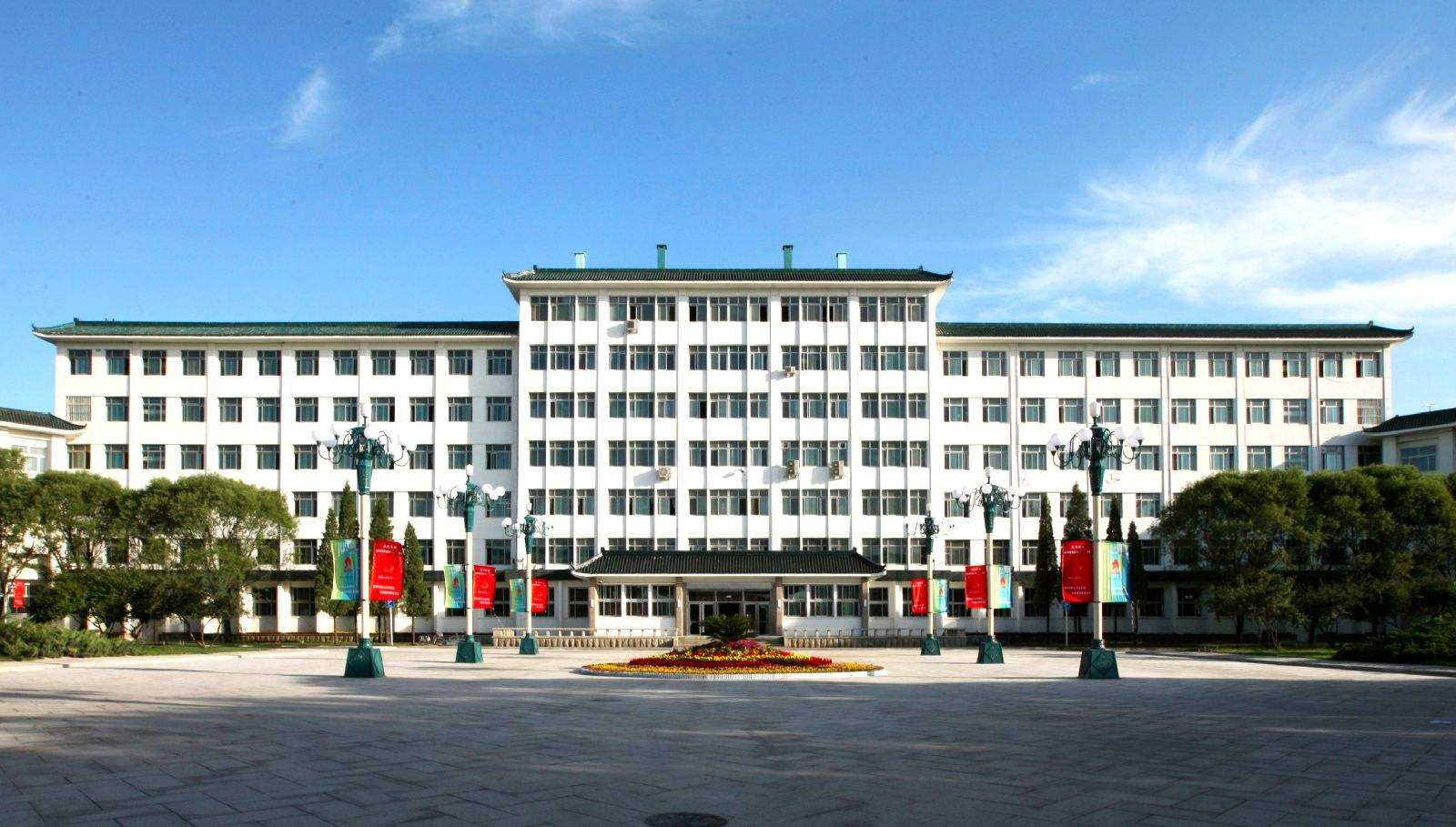 北京装备指挥学院是211大学吗?