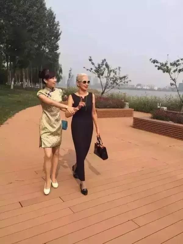 中国最美瑜伽奶奶白金芹,身姿绰约优雅无限,坚持瑜伽15年