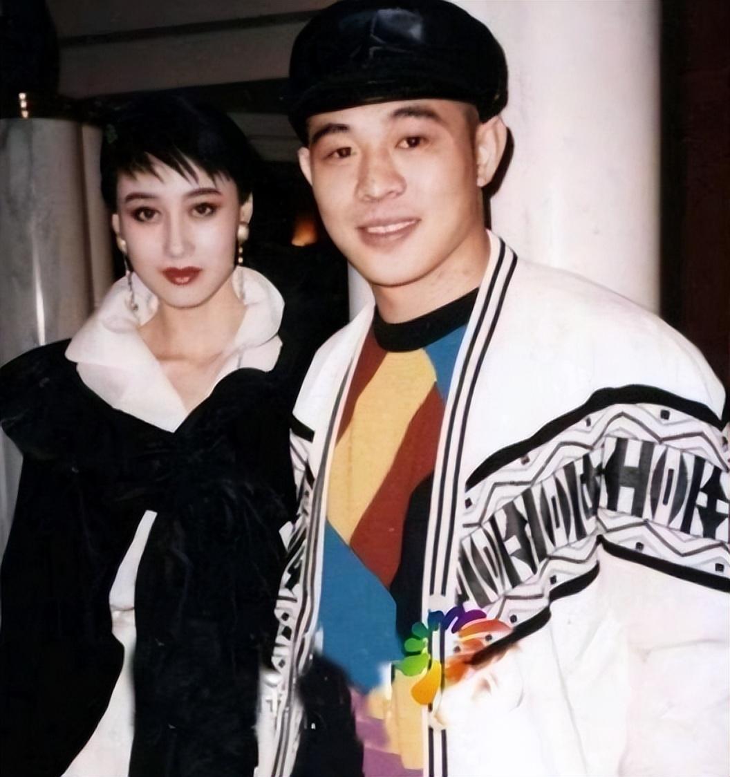 1989年,李连杰和利智合作了一部电影《龙在天涯》.