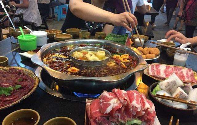 吃火锅时,精明人从不选这4种荤菜,没营养口感差,今后别再选错