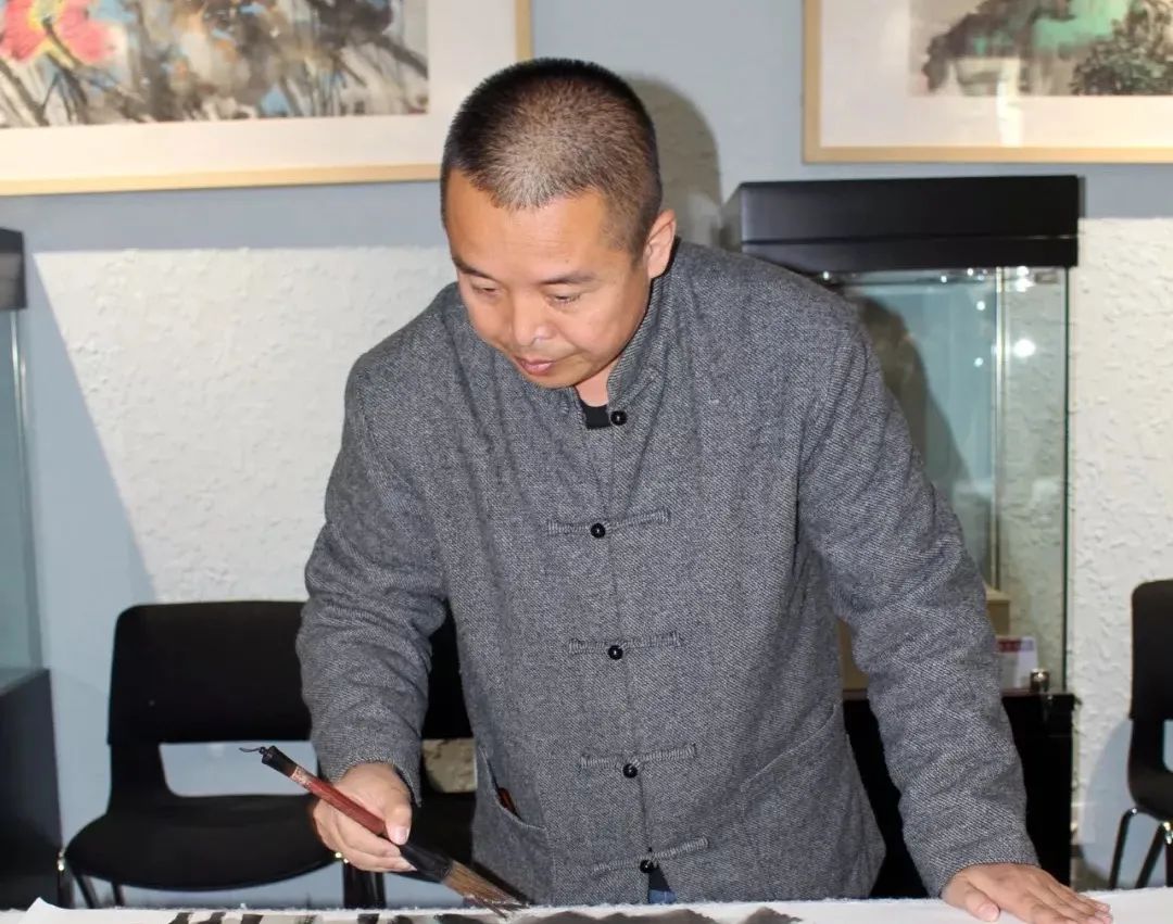 张若古:张大千再传弟子,泼墨泼彩作奇画