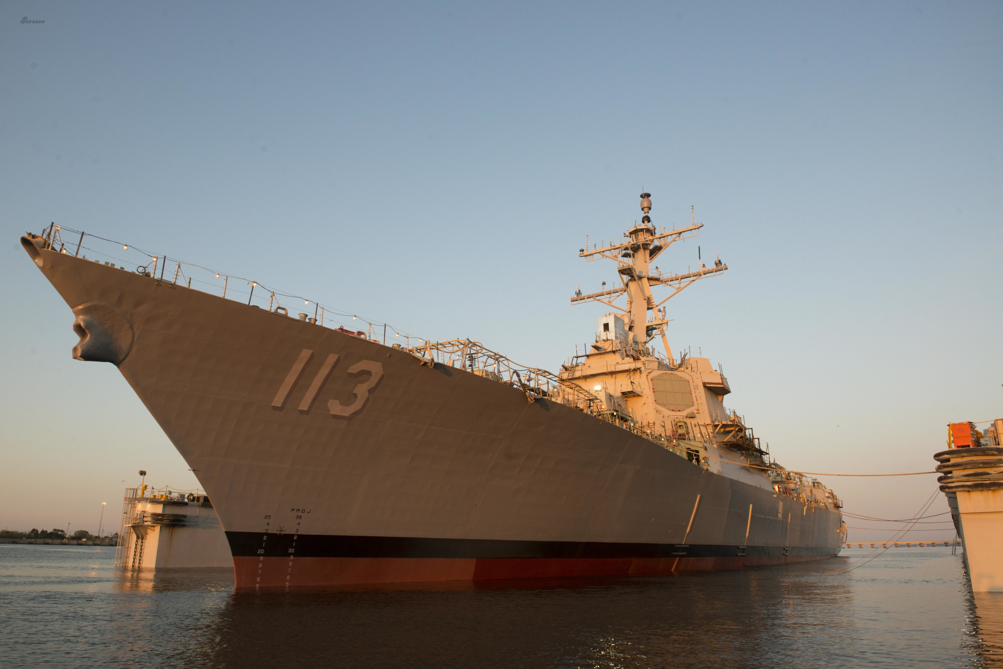 欲超越055,美军新型万吨驱逐舰下水,伯克3能实现美海军梦想吗?