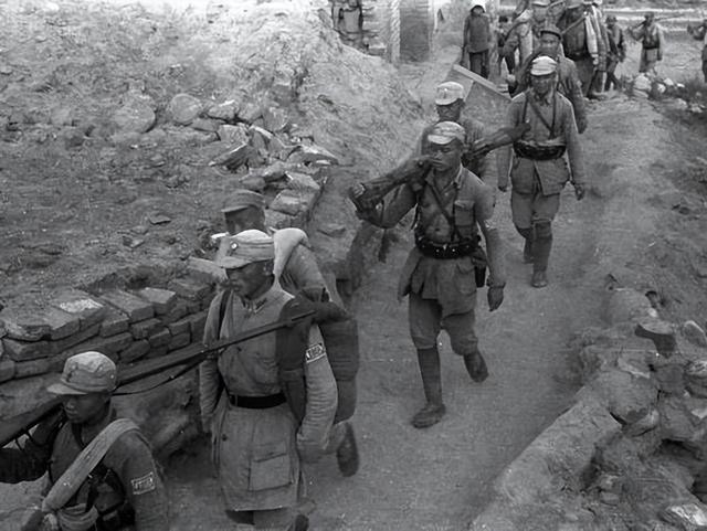 他是二野的三号首长,曾辅佐过5任元帅,1958年却被免去职务