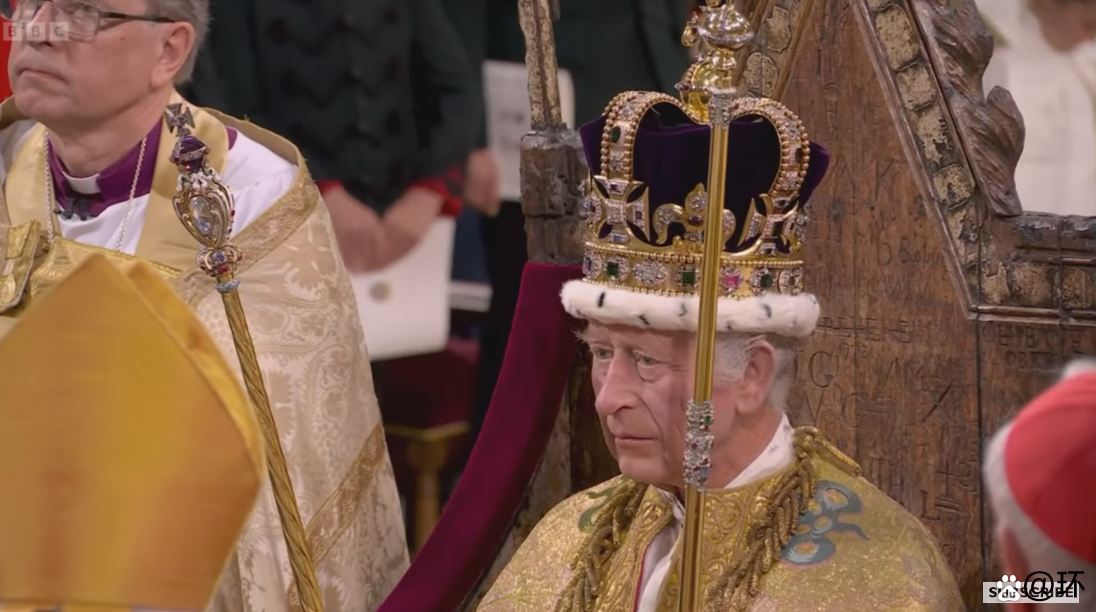 英媒：英国国王查尔斯三世正式加冕，戴上圣爱德华王冠