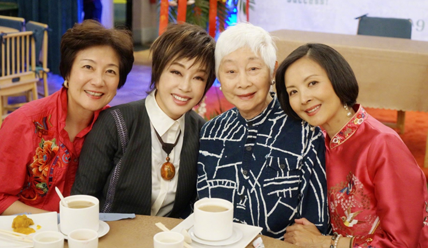 回顾演员陈烨巅峰时出国留学后嫁老外丈夫定居海外现状如何