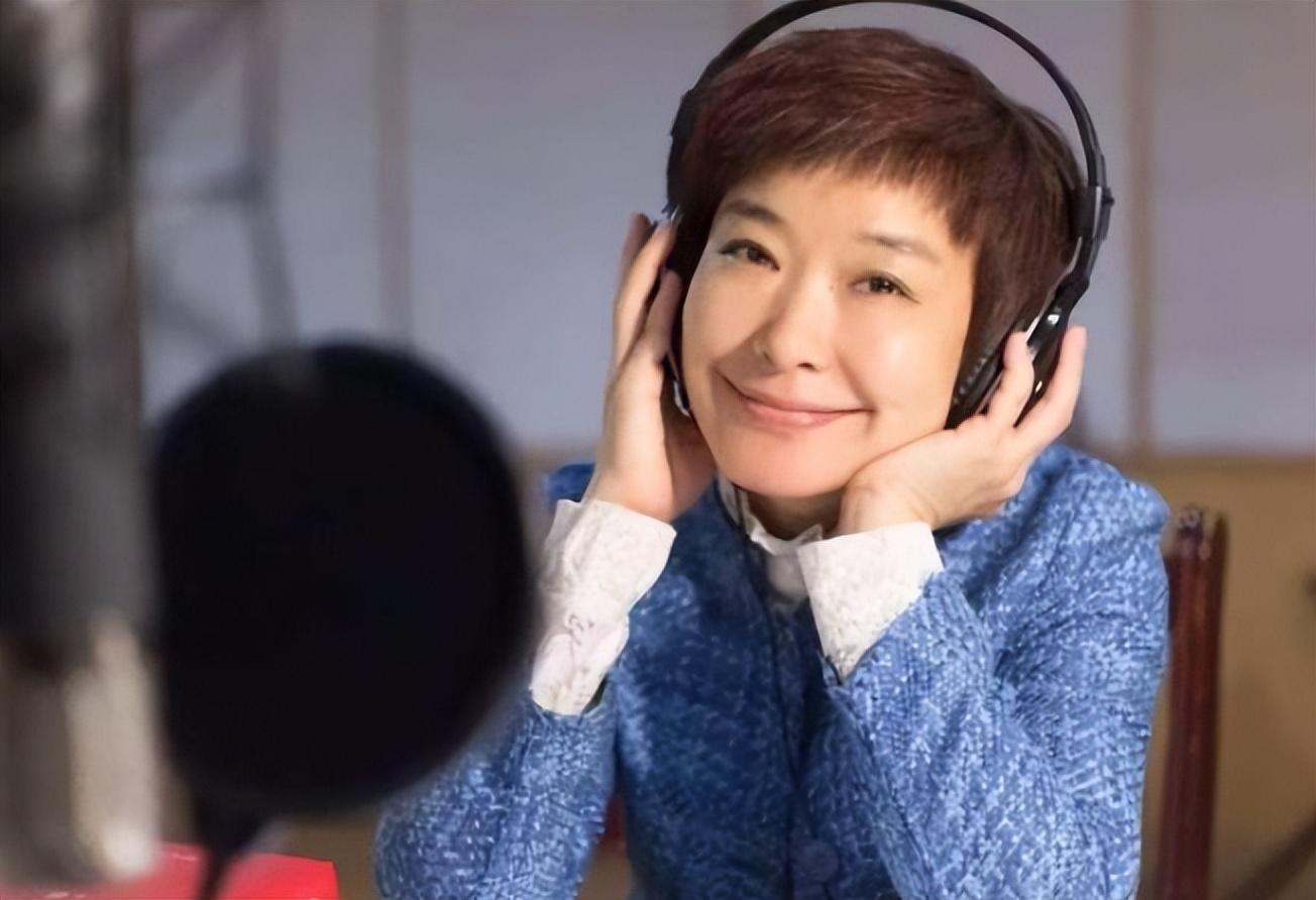 主持人王雪纯:我这辈子最遗憾的事情,就是没给丈夫生下一儿半女