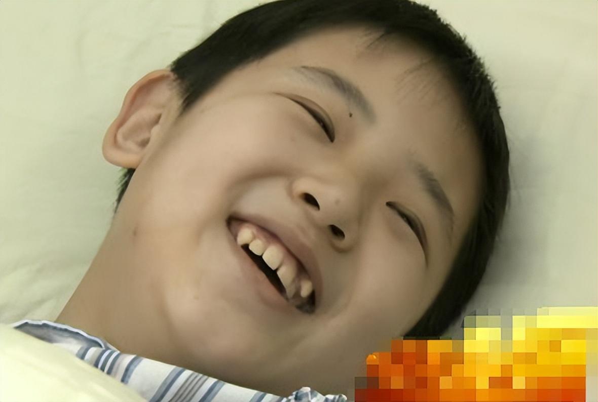 回顾12岁男孩捐献骨髓给白血病的母亲续命姥姥含泪挑选寿衣