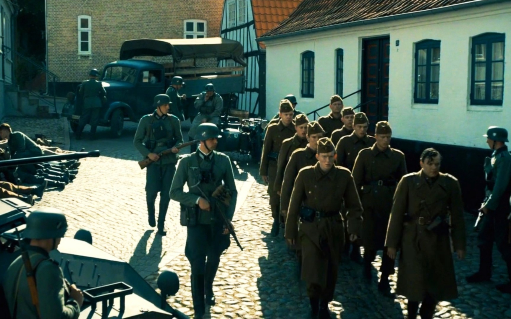 20世纪丹麦反法西斯抵抗运动的社会背景是什么?