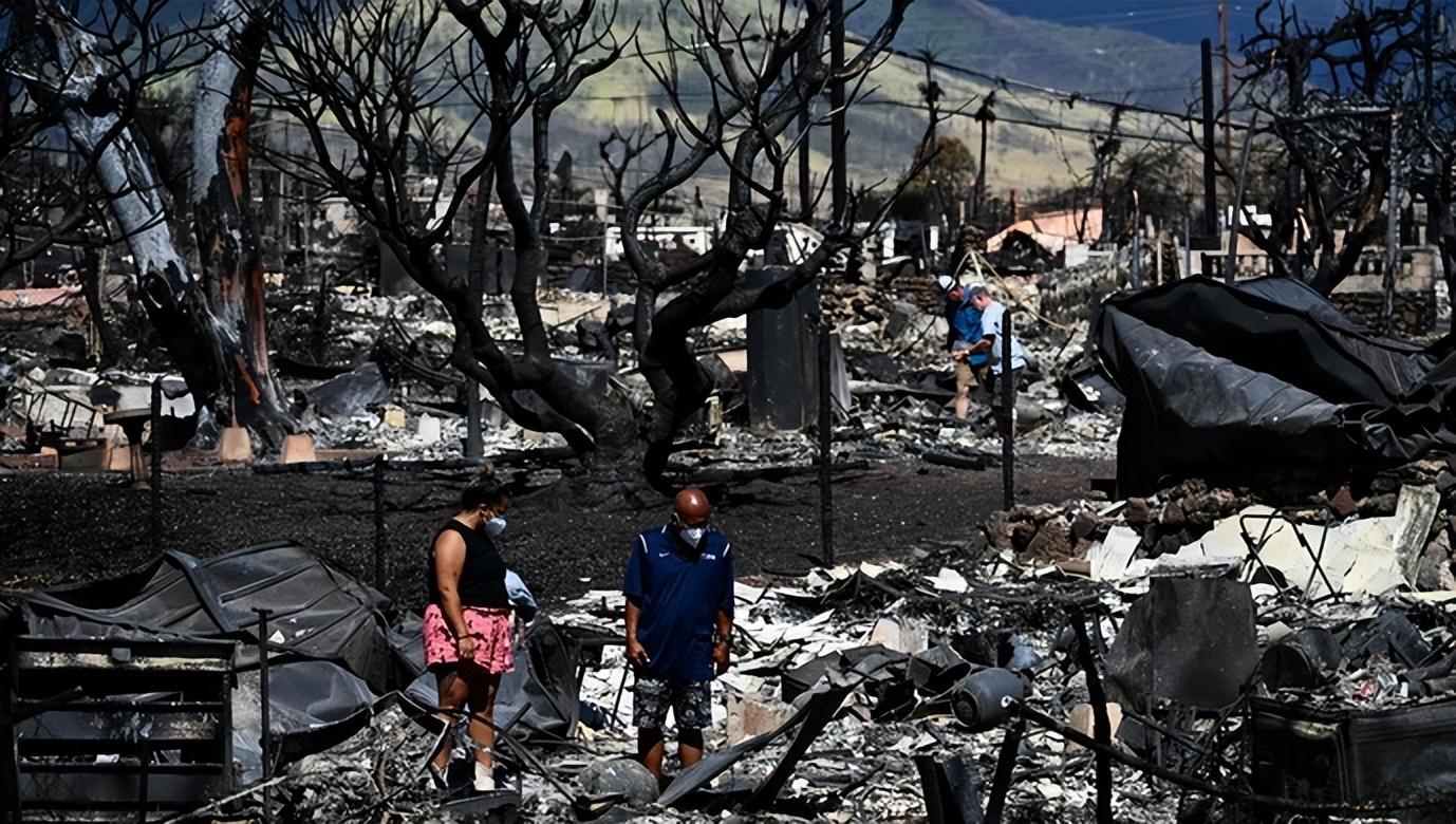 揭示美国灾难背后的虚假:夏威夷火灾引发的救灾困境与政府欺骗