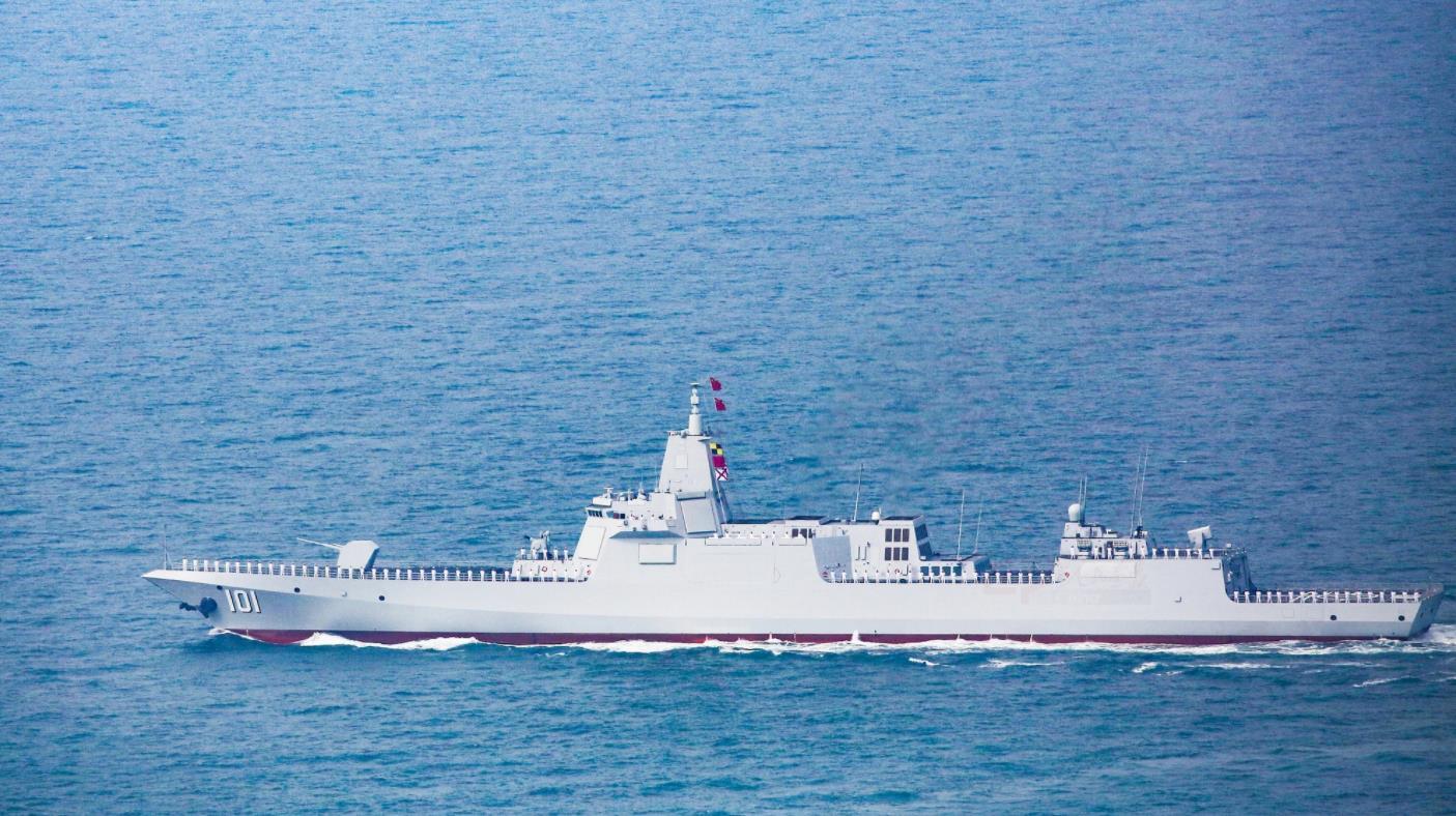055型拉萨舰一路北上,中国舰队驶入日本海域,首次远洋担当重任