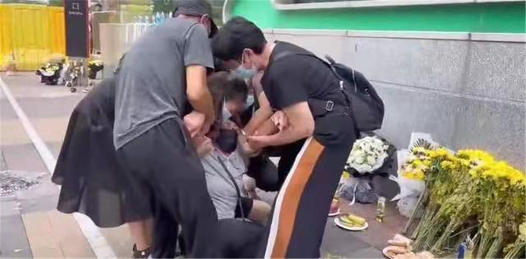 河南暴雨致302人死亡:5号地铁上100个未接电话的女儿遗言曝光