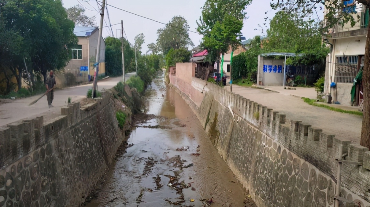 周至县哑柏镇全面开展河道清理整治工作