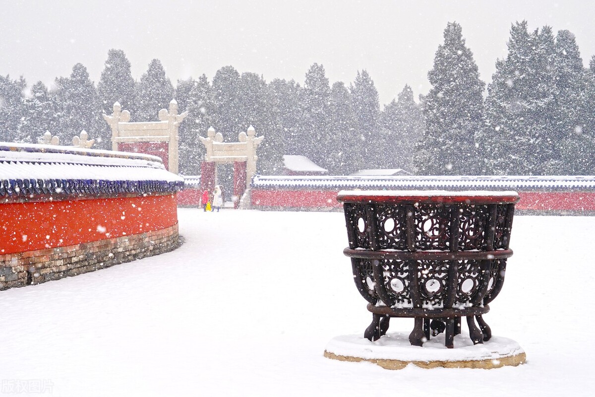 北京降下鹅毛大雪 天坛雪中银装素裹美如画