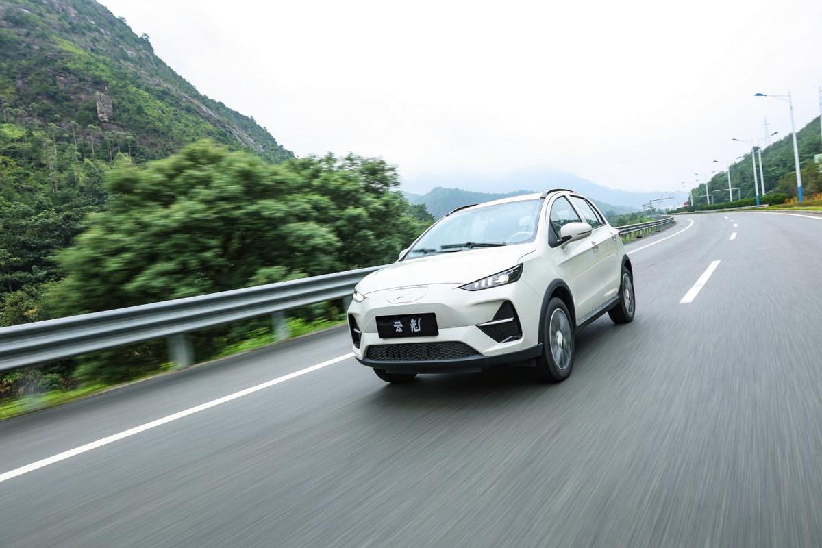 胜者为王,精品小车2.0时代,"鸥兔赛跑"的"云兔"岂止有点凶