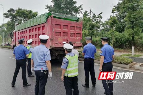 株洲雲龍交警開展聯合執法治超整治行動