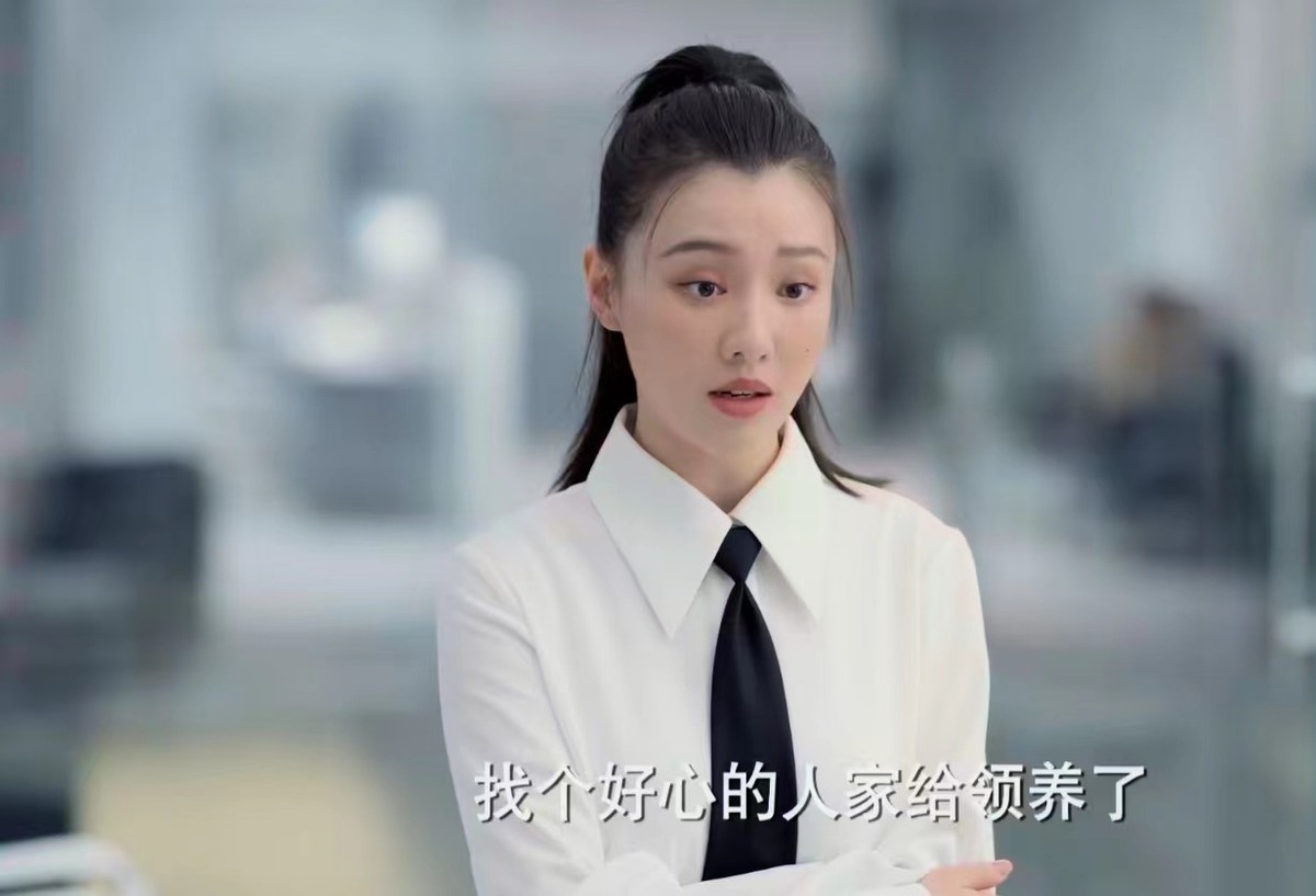 《玫瑰之战》校花美人王鹤润,长着一张马思纯的脸,演技惊鸿一瞥