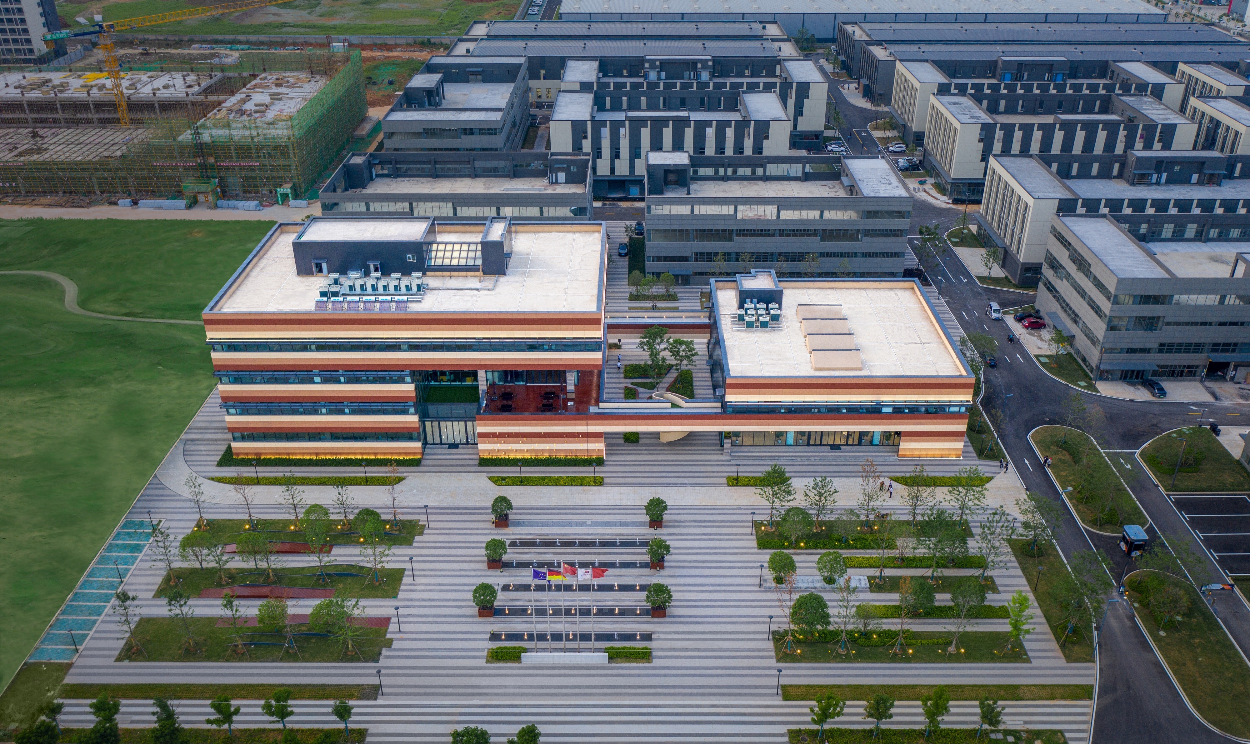 黄黎:蔡甸区"十证齐发",中电光谷二期实现"承诺即开工"