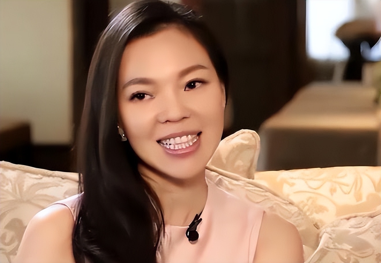 回顾34岁成富士康老板娘6年3胎稳当百亿豪门阔太曾馨莹凭什么