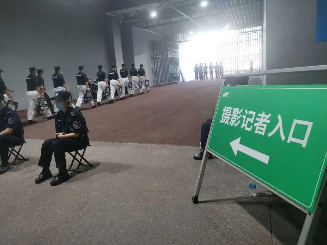 热点|昨晚，中超大连赛区现场有22位特殊的观众
