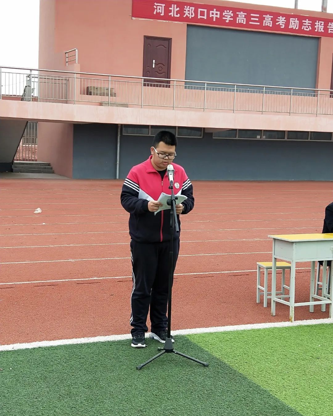 河北郑口中学隆重举行距离高考200天誓师大会暨班级挑战对抗仪式