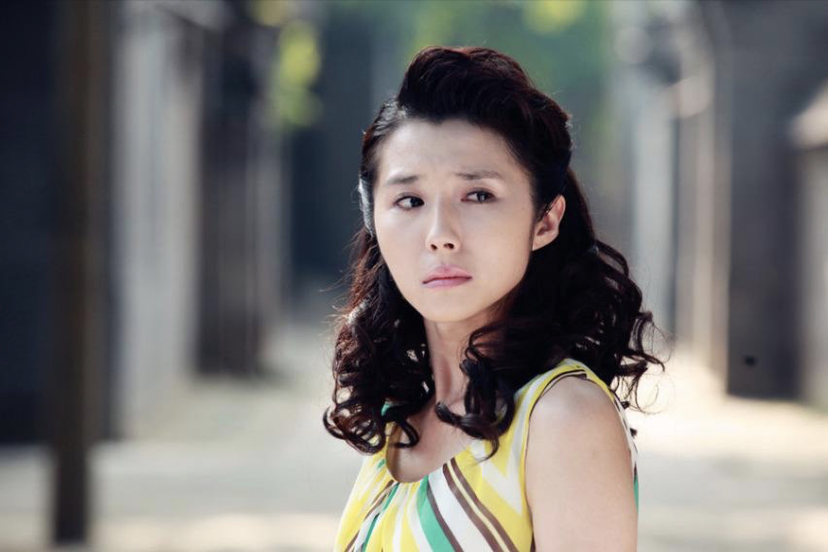 余华《兄弟》:李光头暴富后对嫂子林红求爱,背后是泄愤和不堪