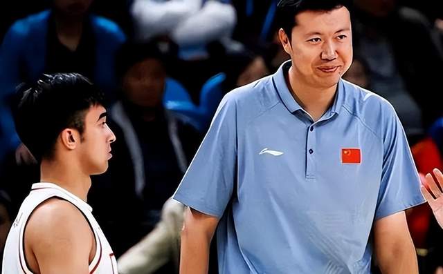 王治郅身着军装现身央视,不再涉足中国篮球,未来有望晋升为将军