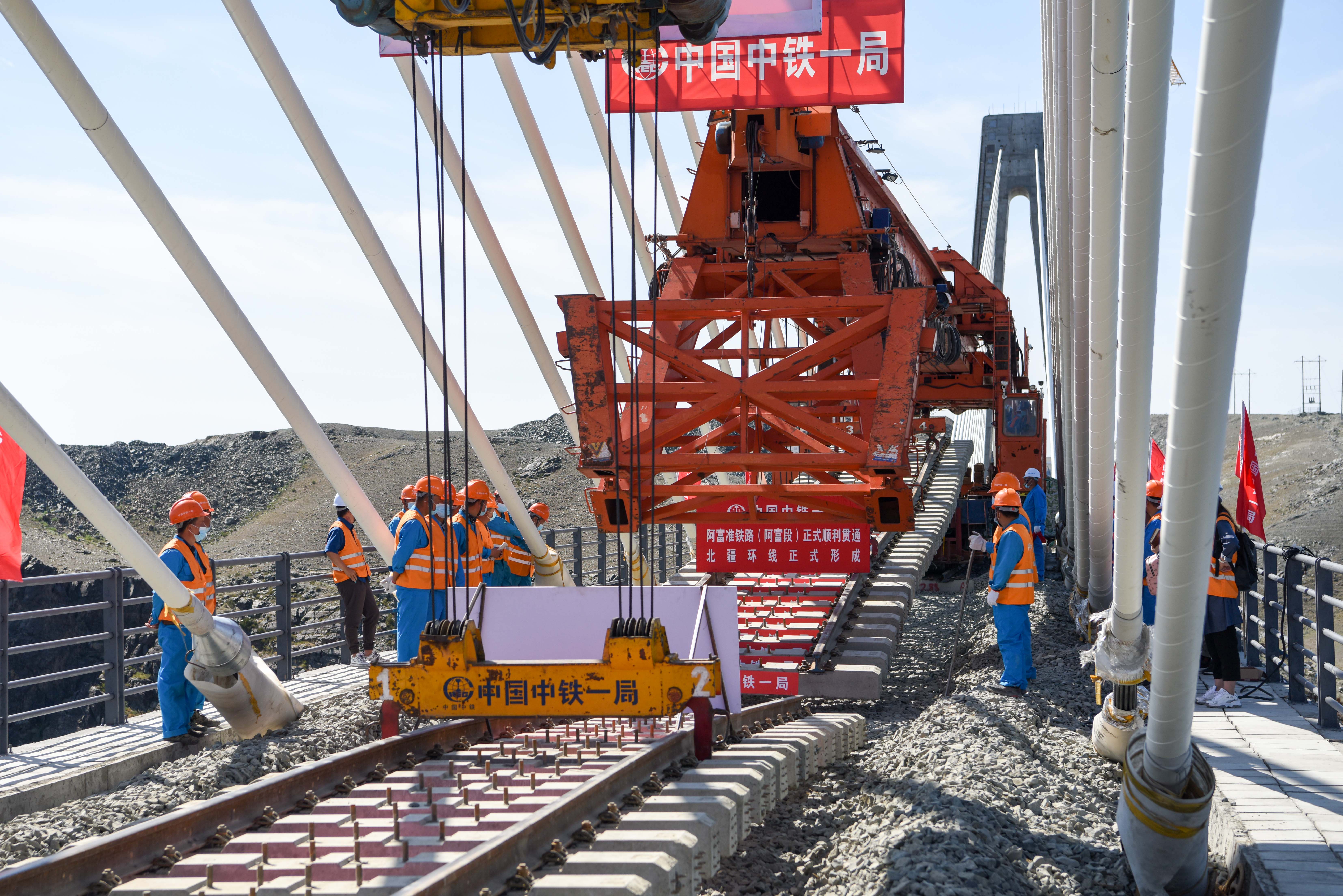 阿富准铁路铺轨全线贯通 北疆铁路环线正式形成(4)