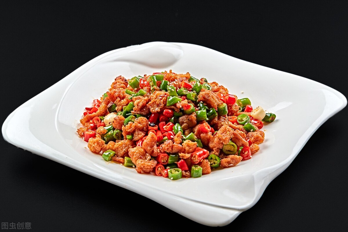 晚上不知道吃什么?炒个香辣入味的辣椒炒鸡丁,简单家常快手菜
