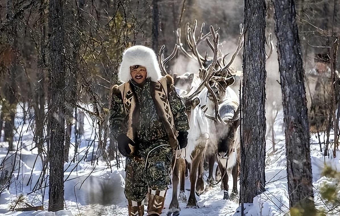 这些在西伯利亚生活了一辈子的土著居民,早就习惯了这漫漫严冬,并且