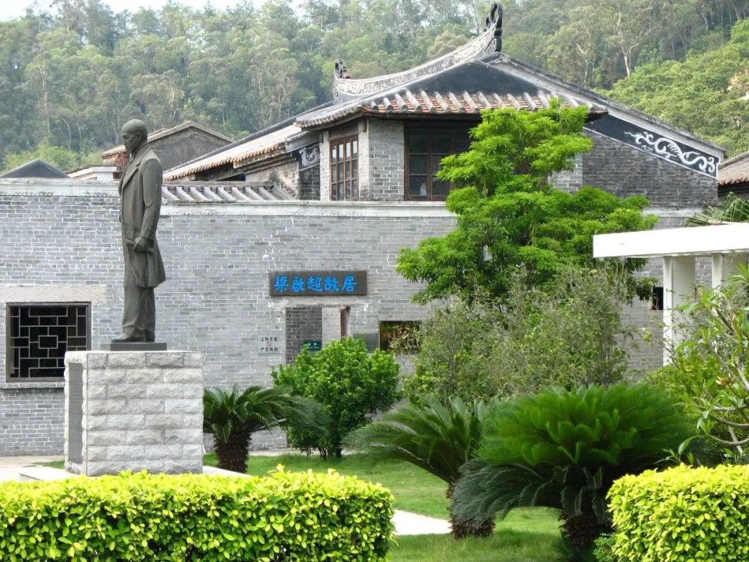 这座三线小城,凭什么让张颂文连夸了30多条微博?