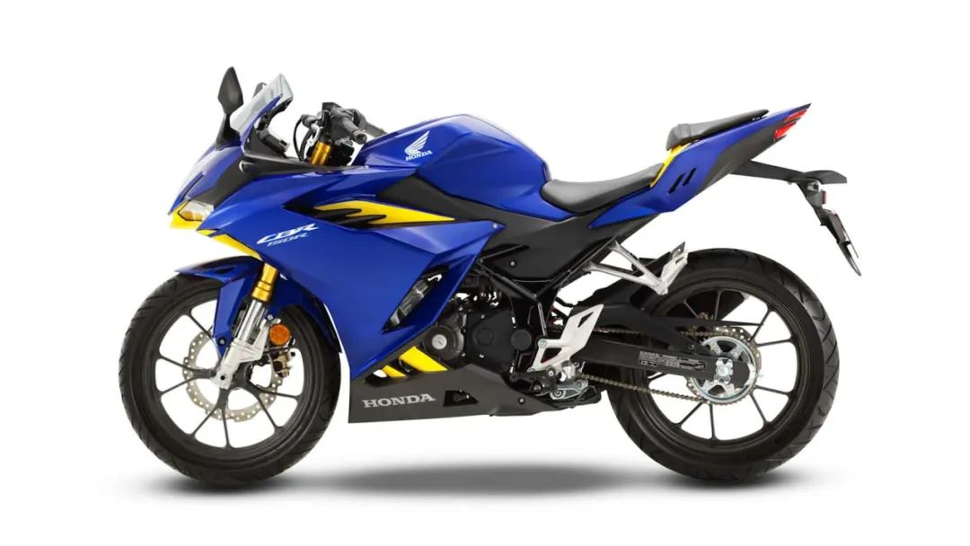 2023 款 honda cbr150r 国外发布,这配色有点"杀马特"