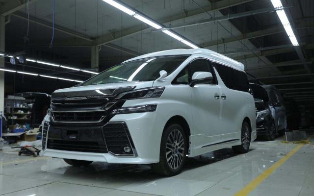 最贵"面包车"现身北京,落地100多万,网友:车牌值220万!