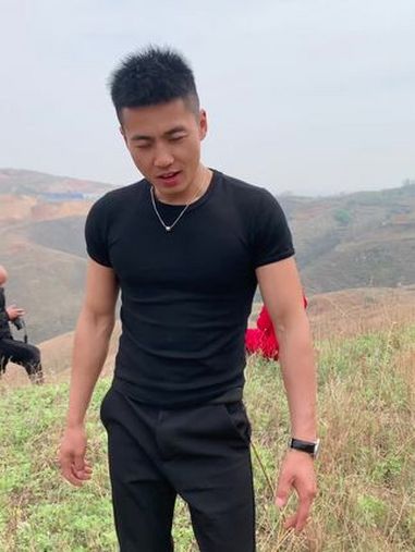 像我这样的男人,到底谁在谈 随性摇摆 扭一扭 农村生活