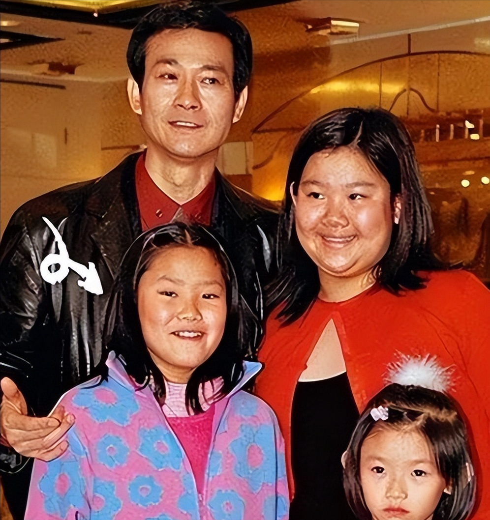 这一次郑少秋作为父亲的失职在女儿郑欣宜身上表现得淋漓尽致