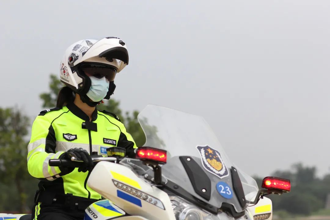 女子铁骑,带上头盔就是"蜀黍"!