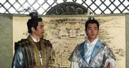 听别人把自己的儿子吹得这么神,曹操一开始还有点儿不信,还问他那些