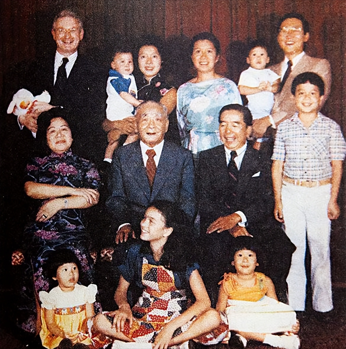 世界船王包玉刚:房产15645处,却没有儿子,5000亿遗产留给女婿