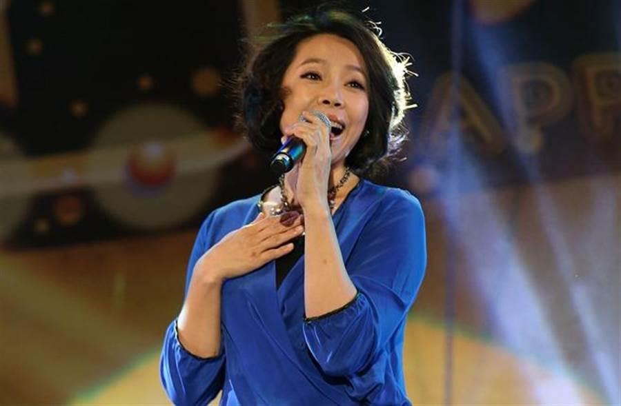 曾心梅:33岁下嫁游泳教练,说服公婆不要孩子,把母亲当成孩子养