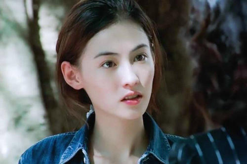 张柏芝因为照片事件,跪在谢贤面前,哭着说:那时实在是不懂事