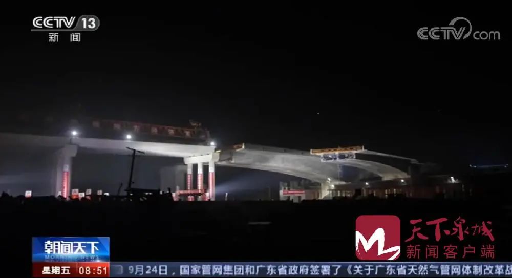 央视:济南大东环高速跨铁路转体桥成功转体