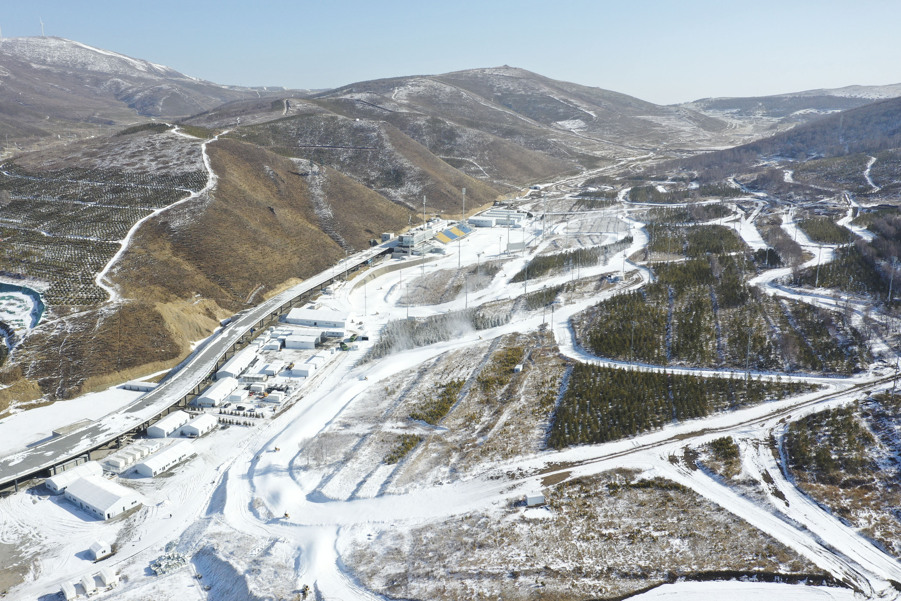 张家口赛场的滑雪场图片