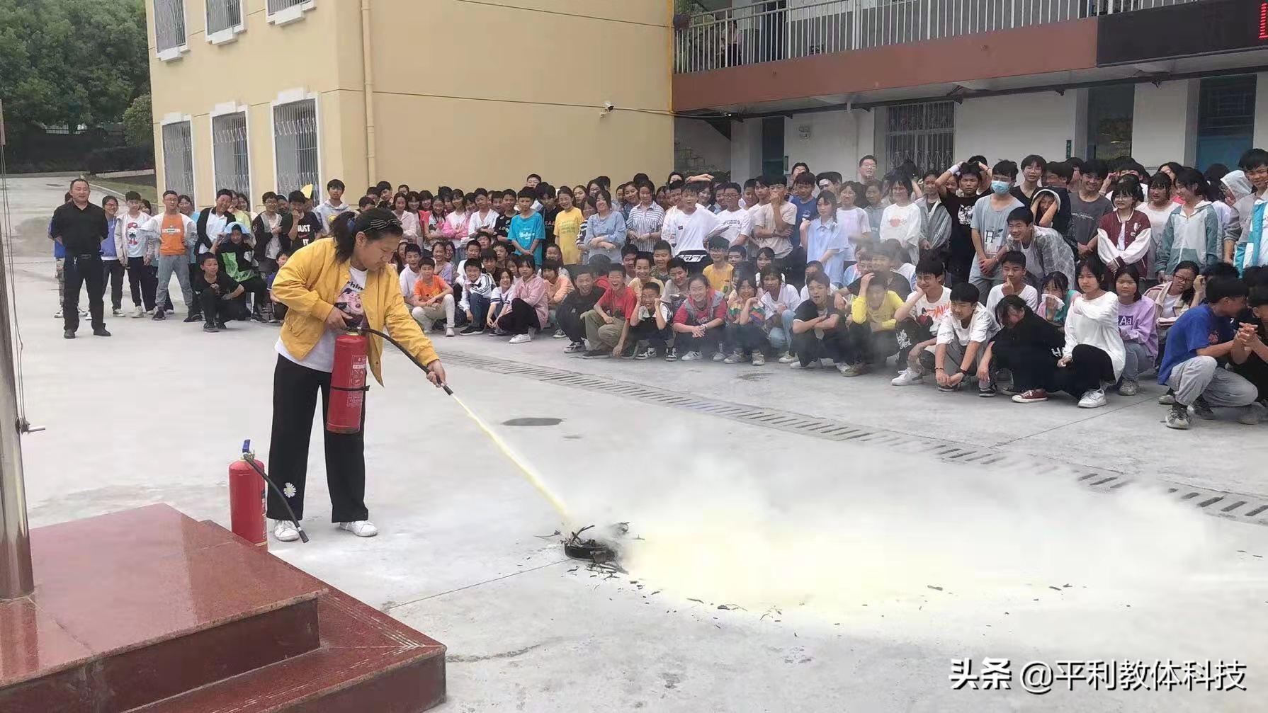 平利县长安初级中学!防震防火防暴恐演练(图1)