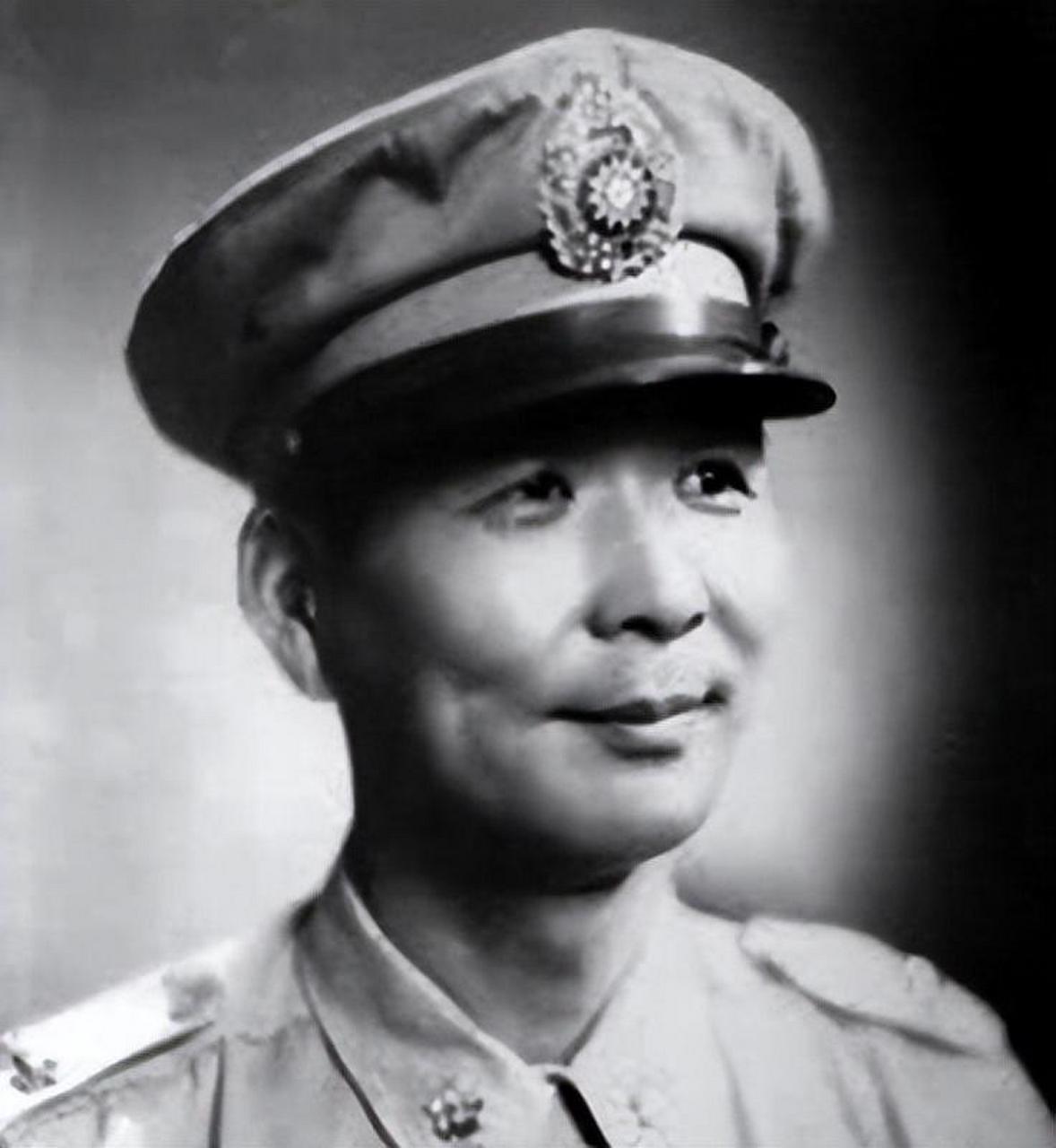 而在1948年的淮海战役中,胡琏再次显现他的狡猾,当时国民党军队遭到了