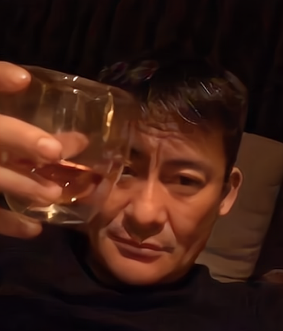 演员景冈山:因喝酒跟妻子离婚,再婚后仍不知悔改,今成酒蒙子