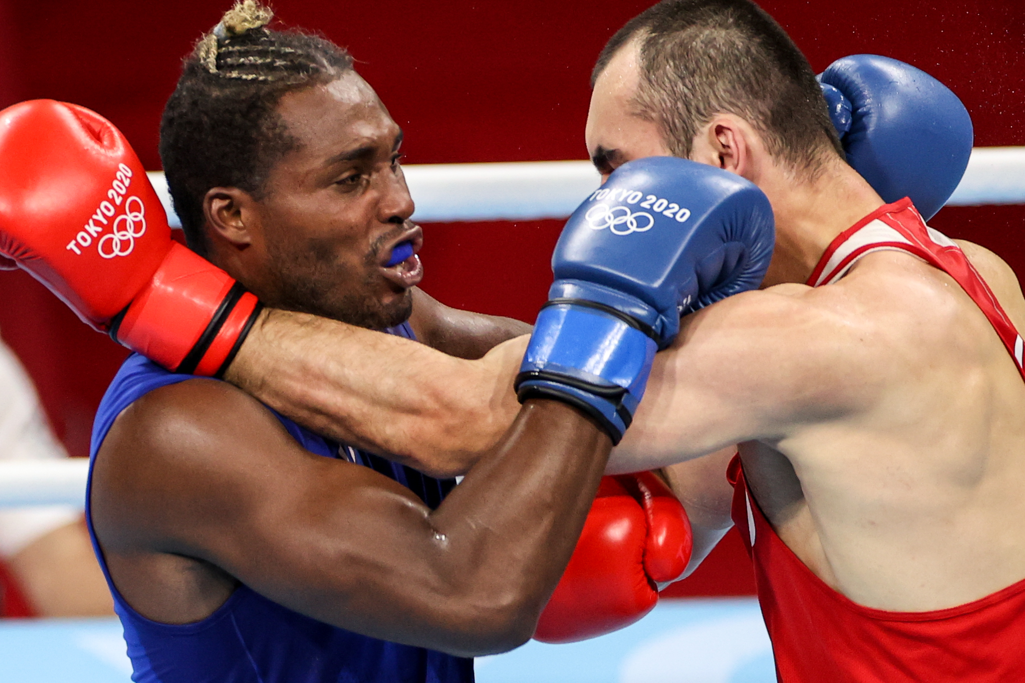 拳击——男子91公斤级决赛:古巴选手拉·克鲁兹夺冠