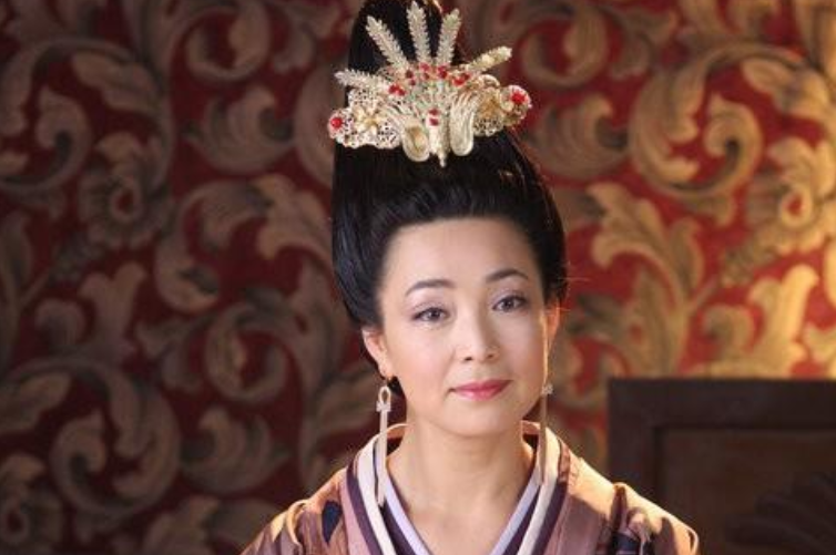 "皇后专业户"戴春荣:与老师恩爱35年无绯闻,女儿女婿都是演员