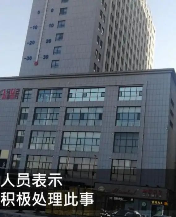 河北师大一女生:平安夜跳楼身亡,现场摆满鲜花,有网友曝光死因