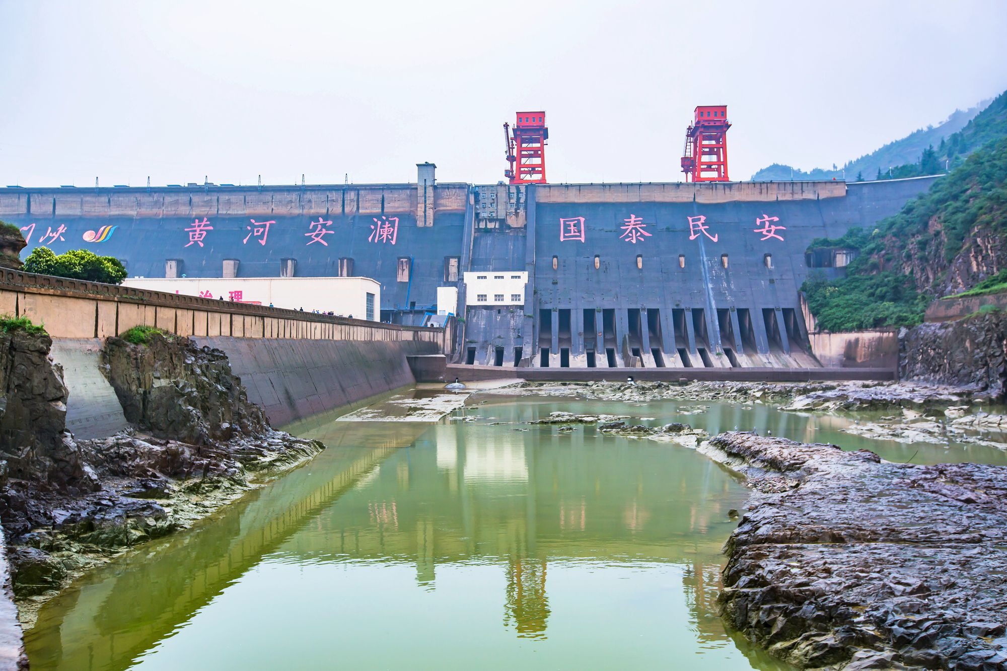 河南三门峡黄河大坝,被誉为万里黄河第一坝,生态美景入画来